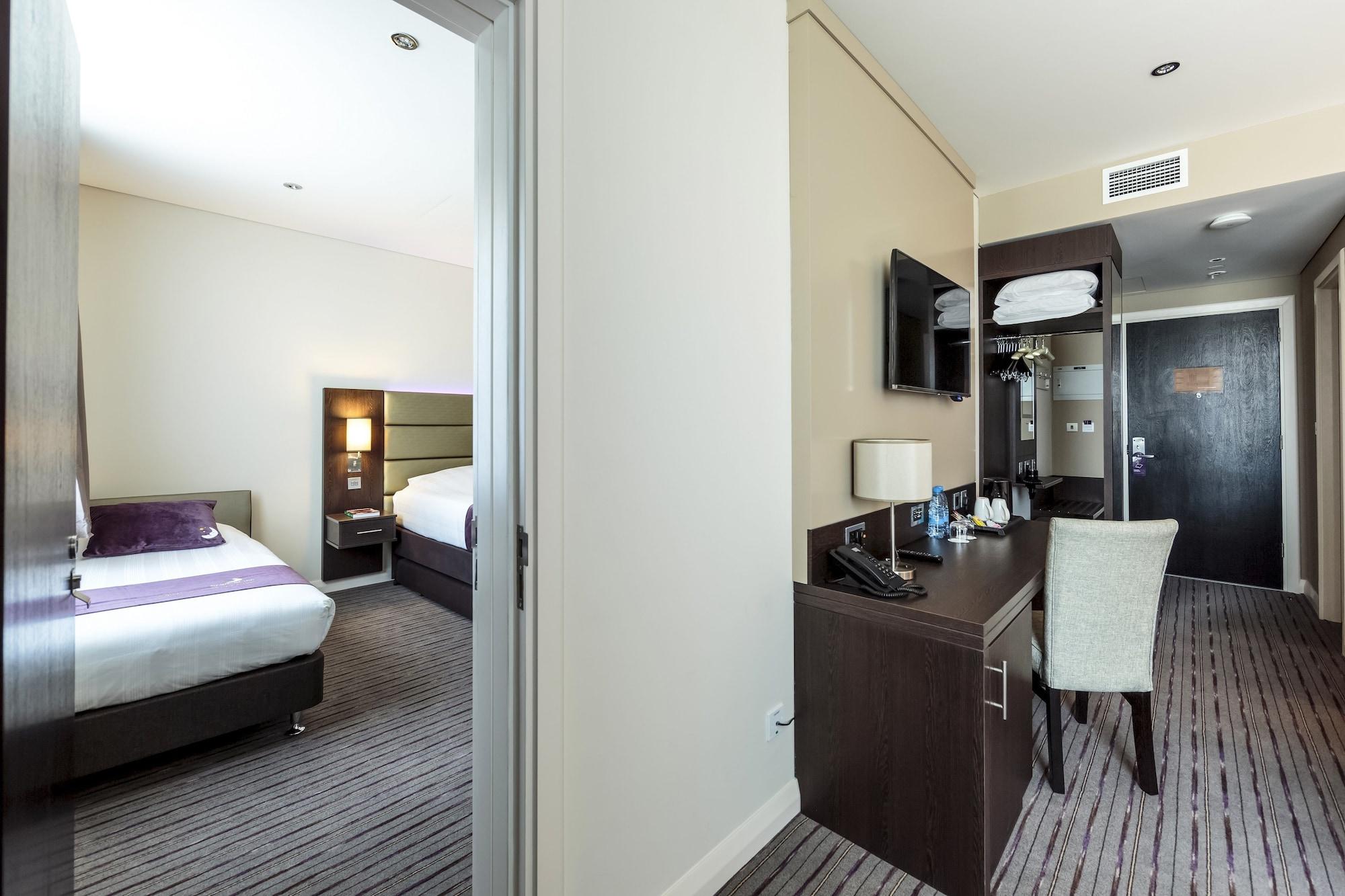 Premier Inn Doha Education City Umm al Qubur Экстерьер фото