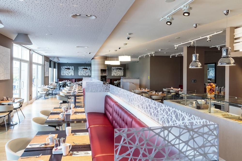 Premier Inn Doha Education City Umm al Qubur Экстерьер фото
