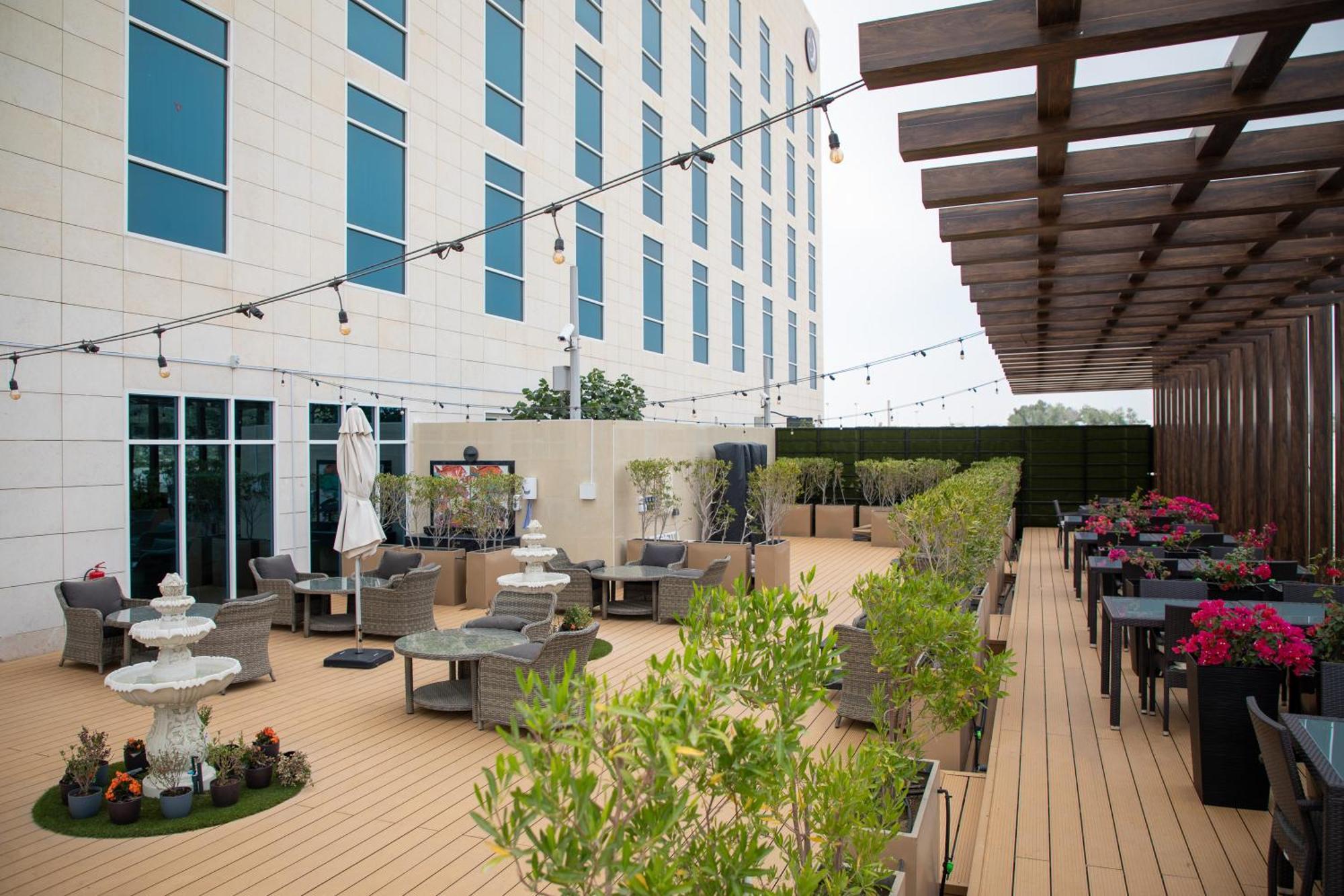 Premier Inn Doha Education City Umm al Qubur Экстерьер фото