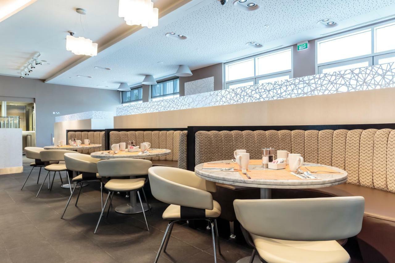 Premier Inn Doha Education City Umm al Qubur Экстерьер фото